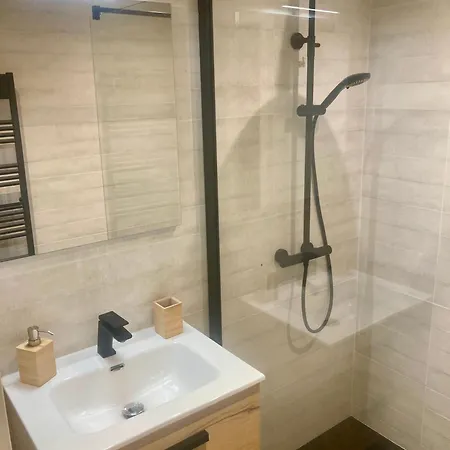 Indepdendant Dans Un Parc Verdoyant Avec Piscine Apartman *